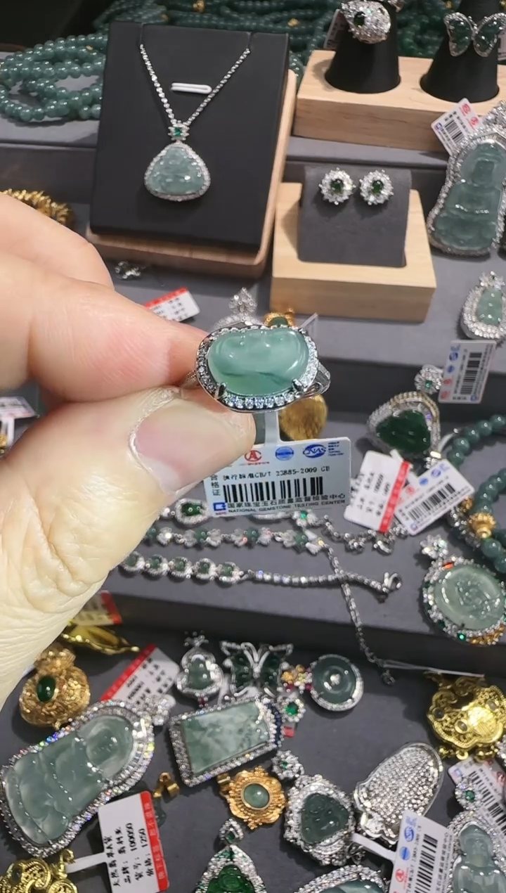 【闪购商品】翡翠吊坠(赠链)未镶嵌翡翠A货源头工厂带证书发