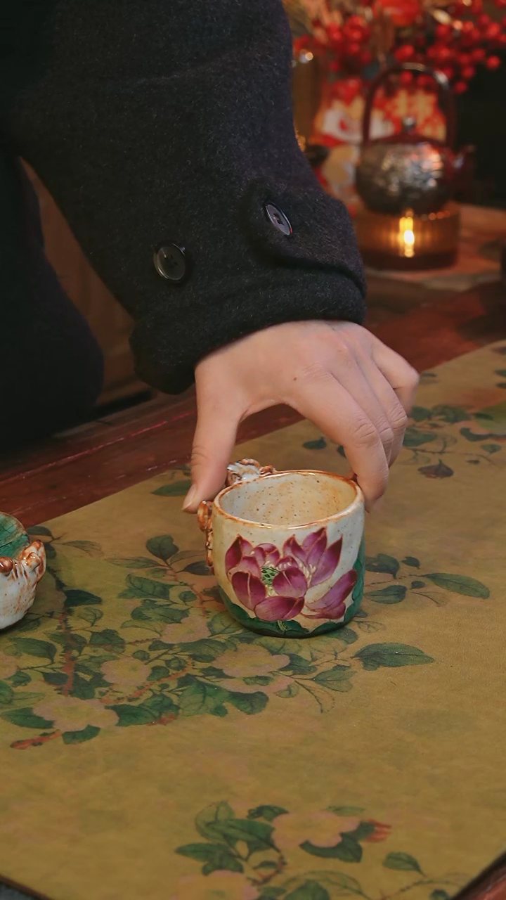 【闪购商品】瓷片荷花螃蟹杯-------------