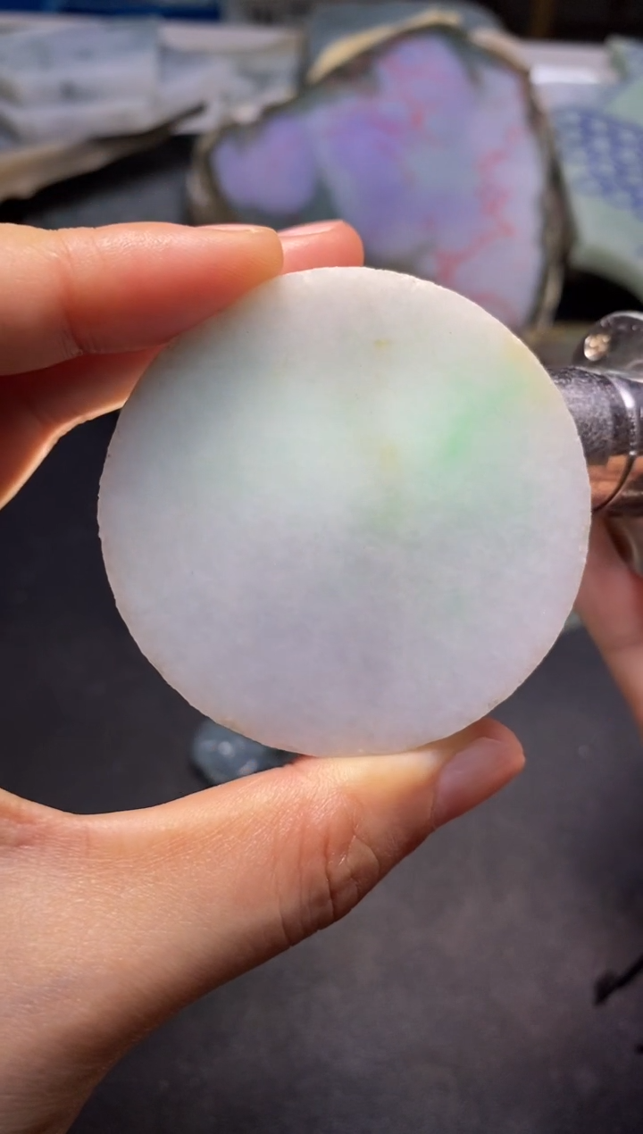 翡翠未镶嵌颈饰料子