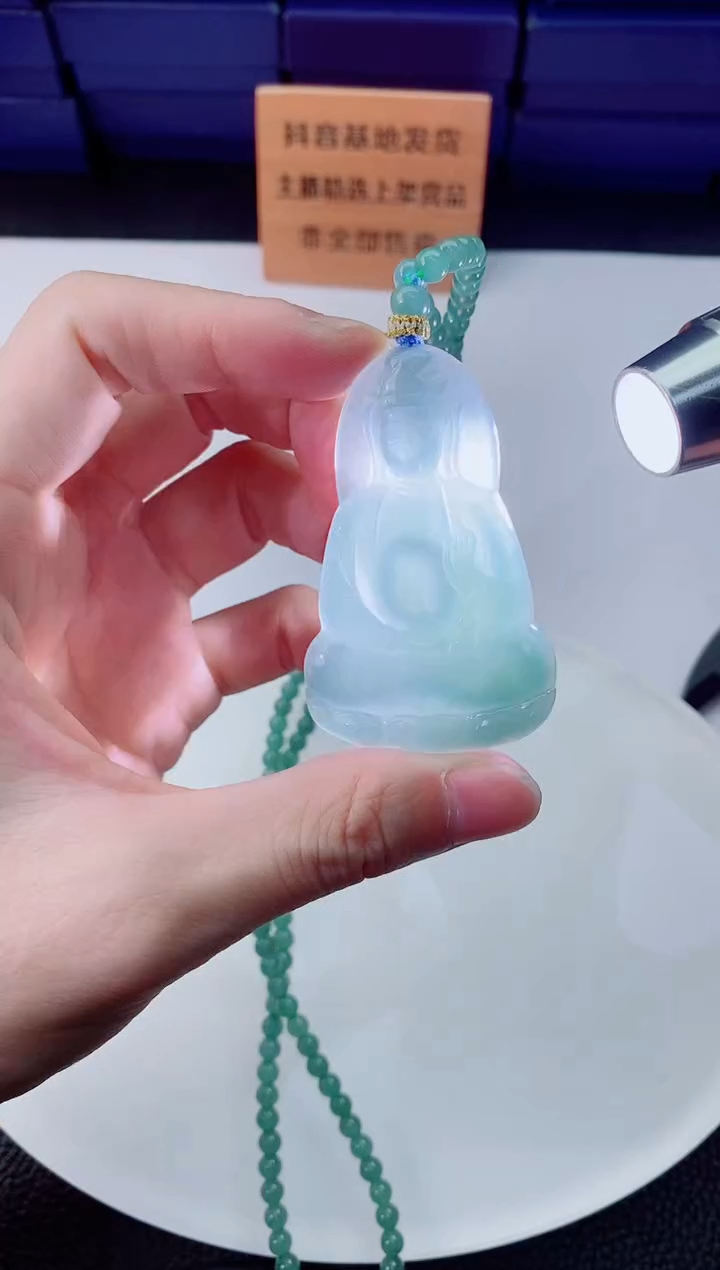 颈饰未镶嵌翡翠`
