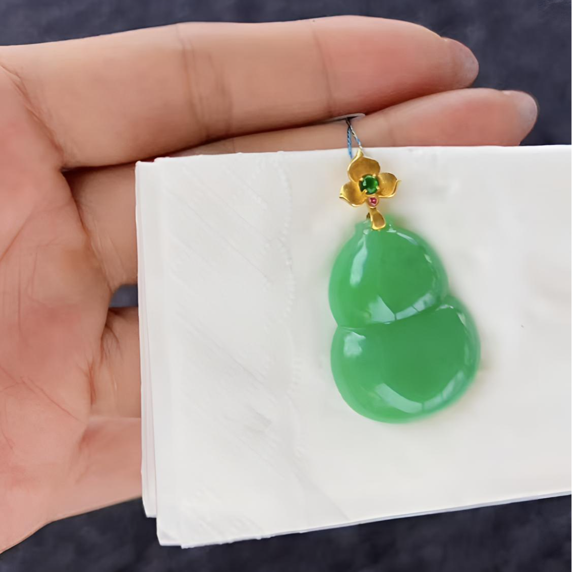 天然缅料A翡翠葫芦吊坠一件
