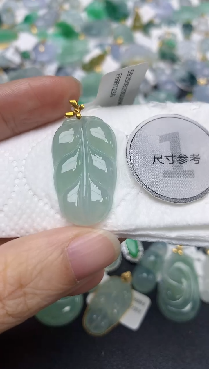 颈饰18K金镶嵌翡翠天然缅甸A货翡翠