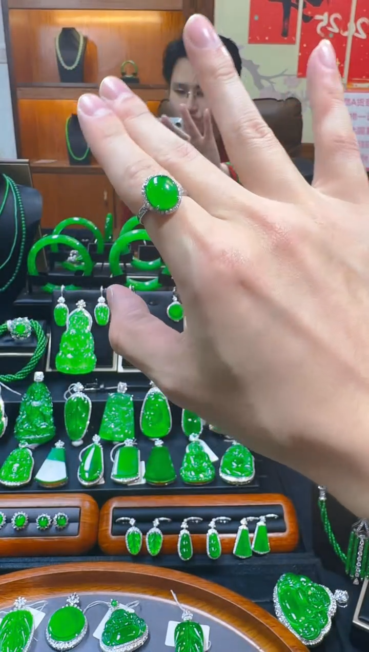 【闪购商品】翡翠戒指银S925镶嵌天然A货翡翠