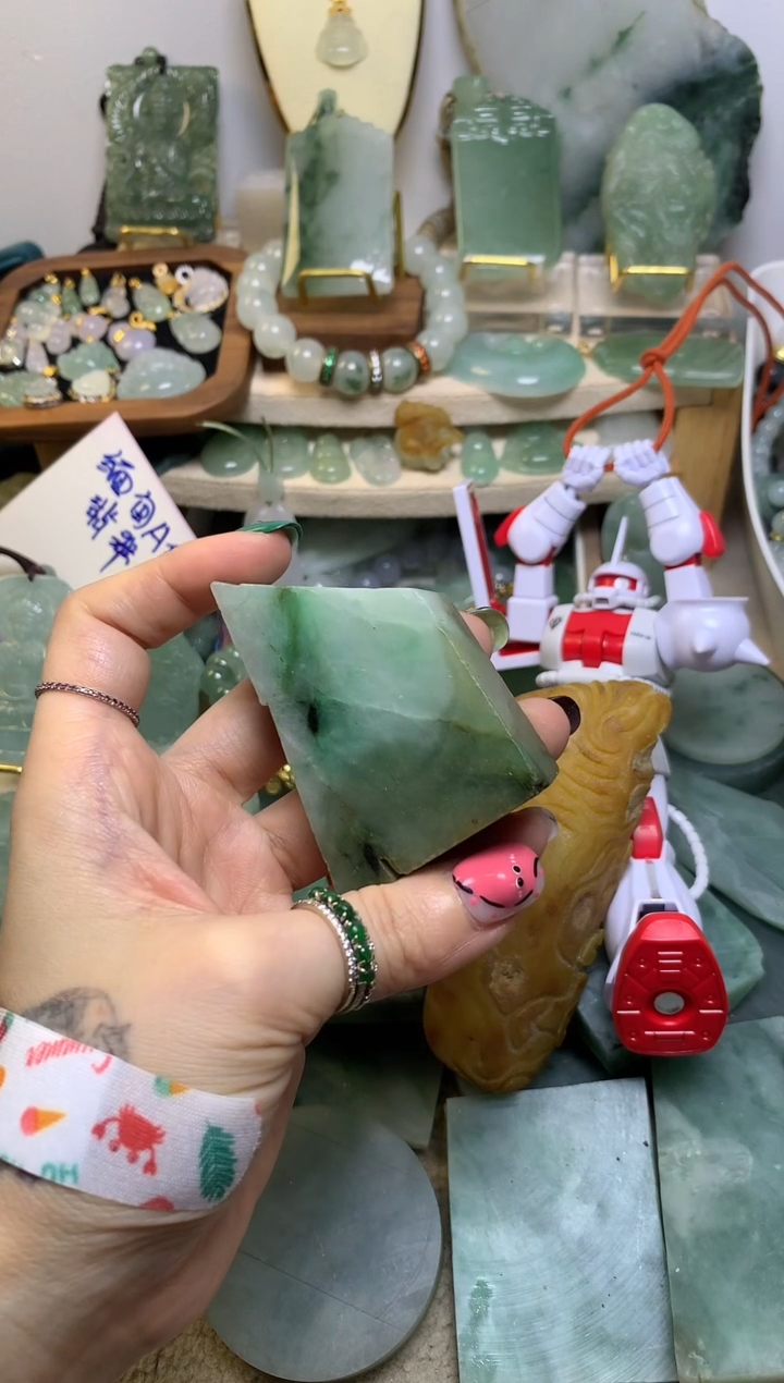 翡翠挂件未镶嵌缅甸A货翡翠，没有运费险