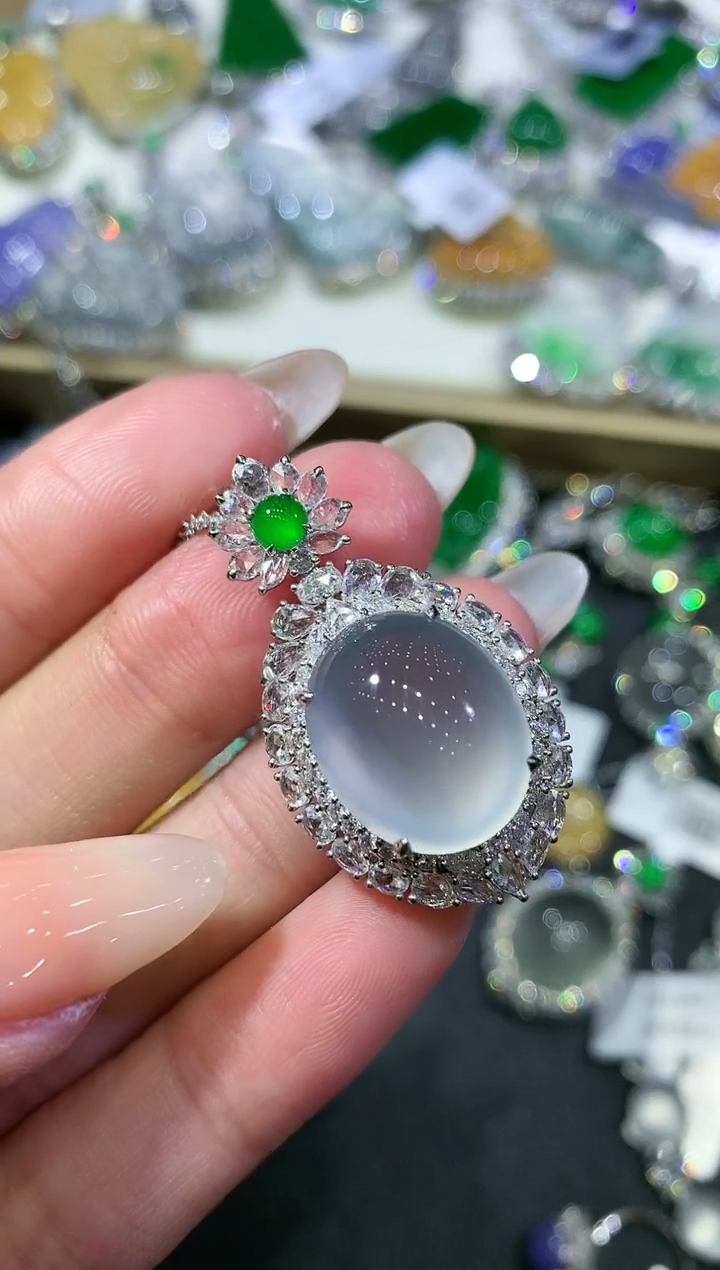 【闪购商品】翡翠吊坠(不含链)18K金镶嵌105-蛋面