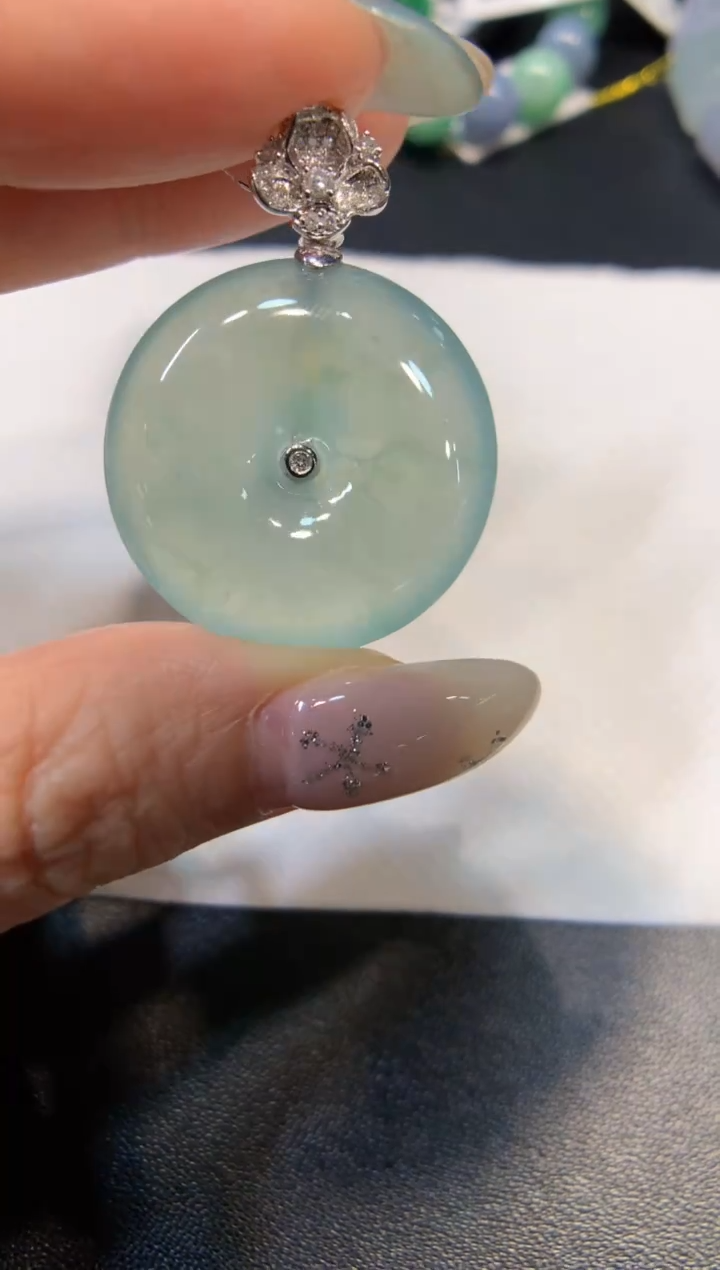 颈饰18K金镶嵌翡翠平安扣