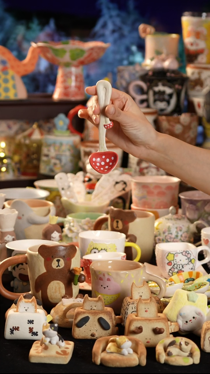 摆件陶景德镇釉下彩手绘设计师款陶瓷