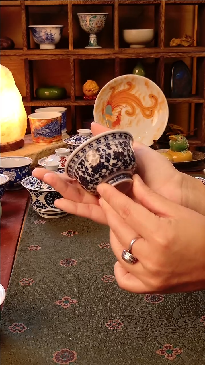 【手工手绘缠枝莲小压手杯】