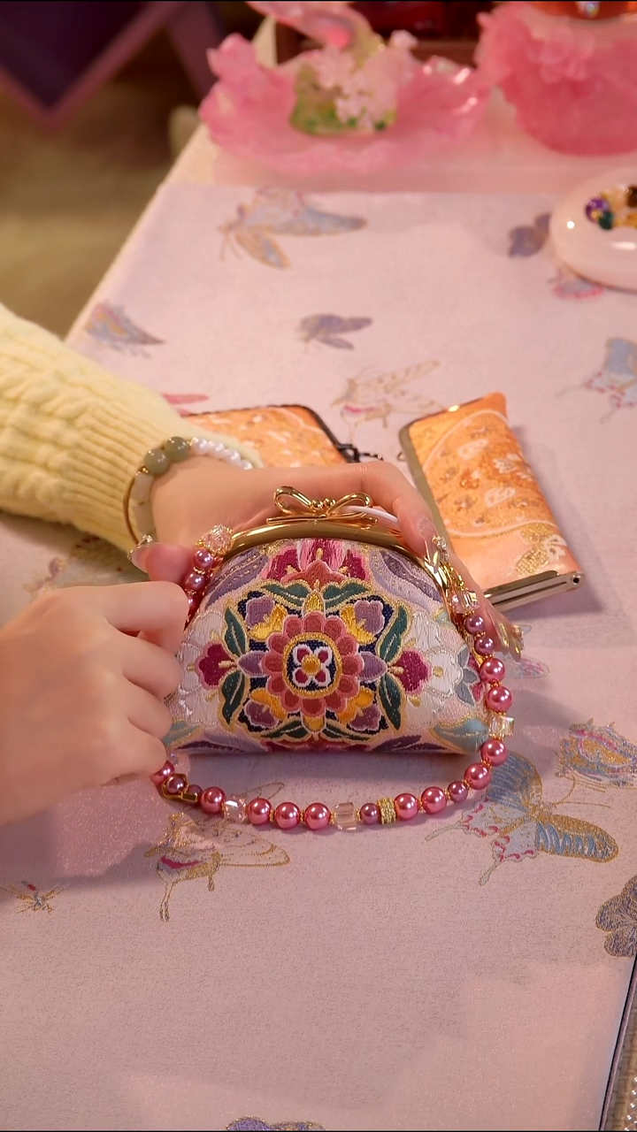 非遗西阵织 如图所示