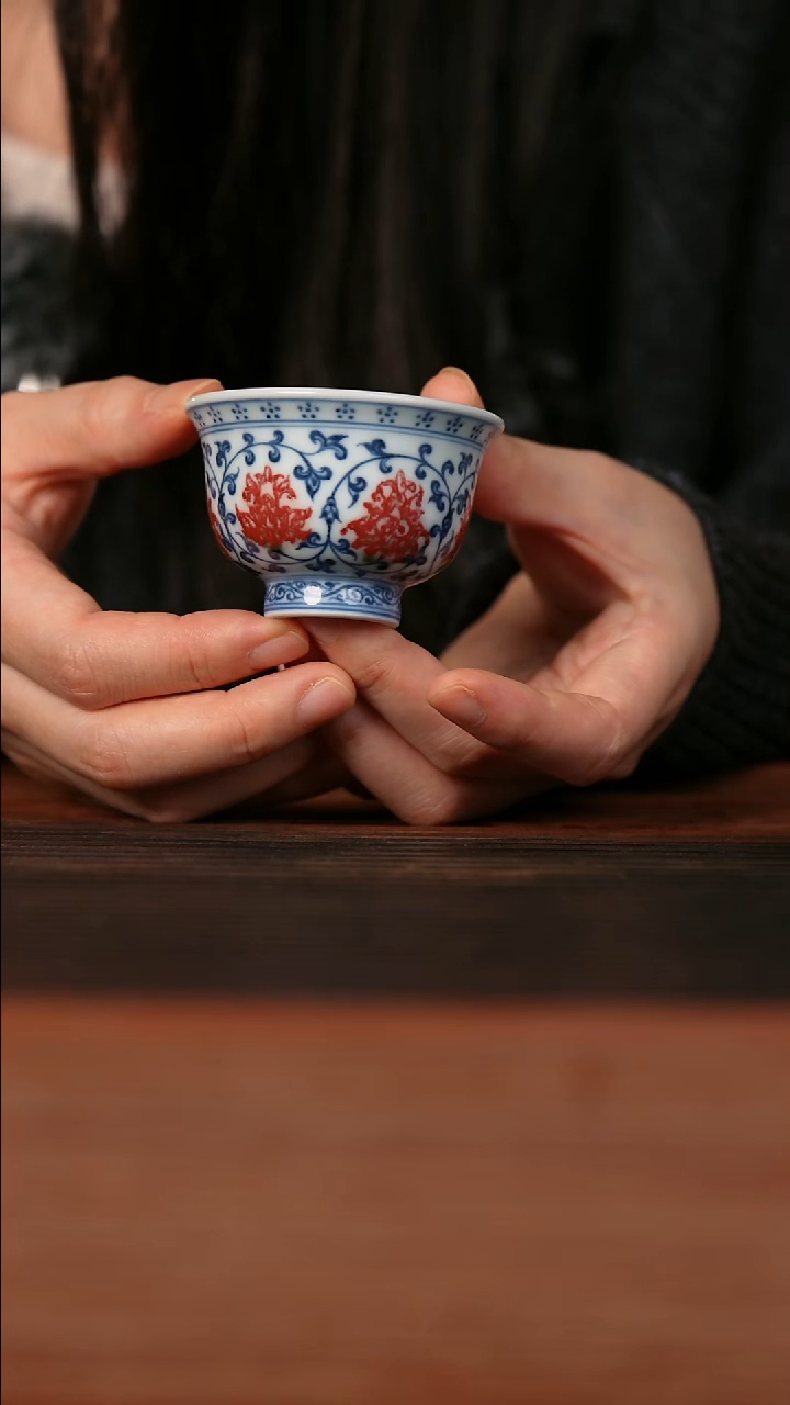 瓷片御鉴无瑕釉里藏花系列缠枝莲一口杯40c