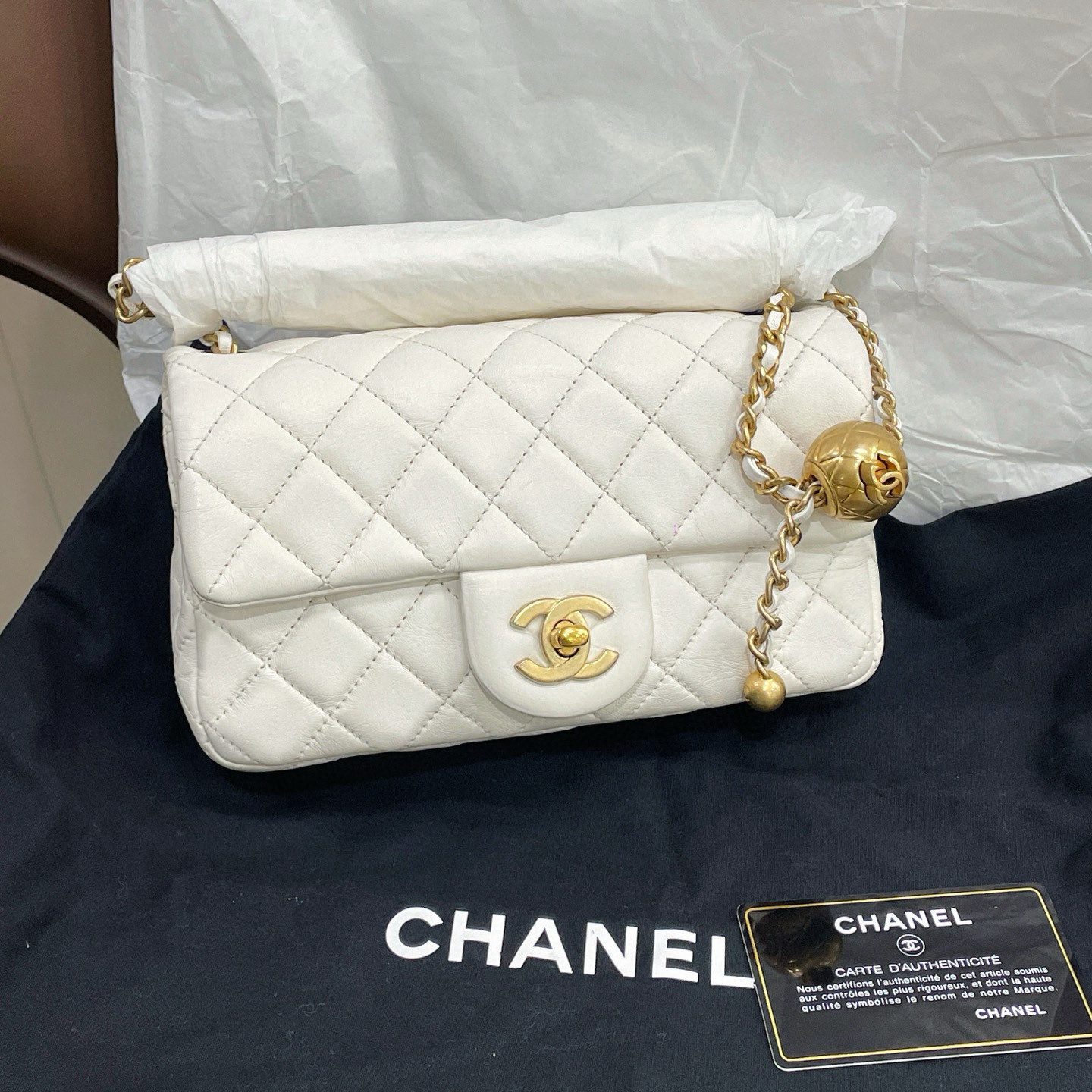 99新 Chanel/香奈儿 金球大mini 白色斜挎包