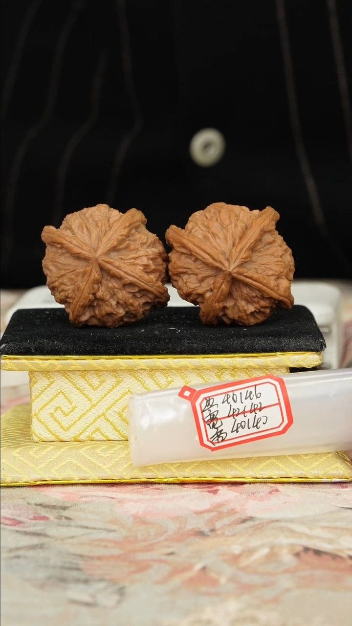 【闪购商品】文玩核桃把件红狮子头四棱