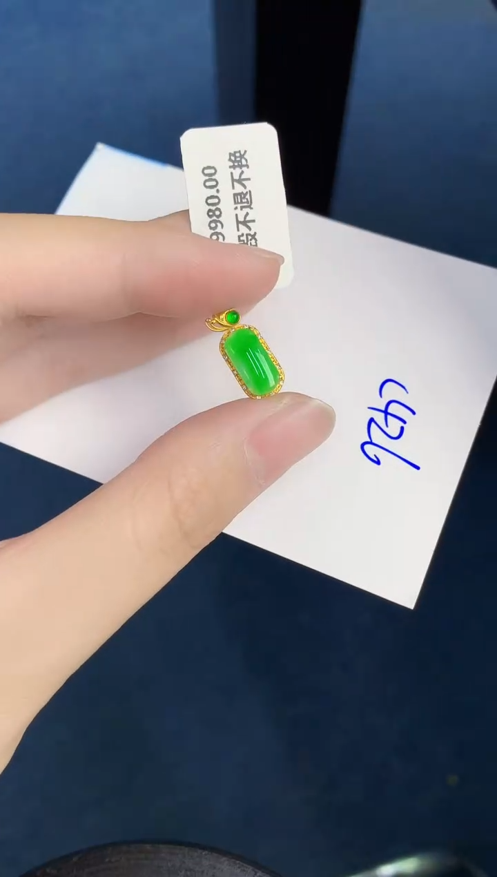 翡翠18K金镶嵌颈饰000000000