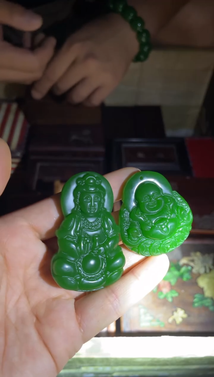 和田玉未镶嵌颈饰菠菜绿观音弥勒佛1套