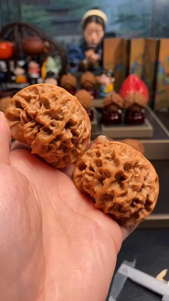 【闪购商品】文玩核桃把件H 739帝王51尺