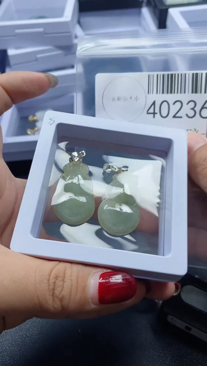 【闪购商品】翡翠吊坠(不含链)未镶嵌40236