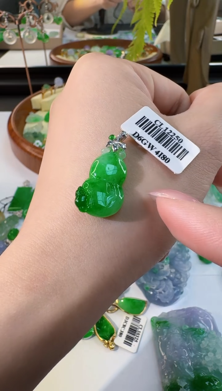 【闪购商品】翡翠颈饰18K金镶嵌缅甸翡翠A货挂件