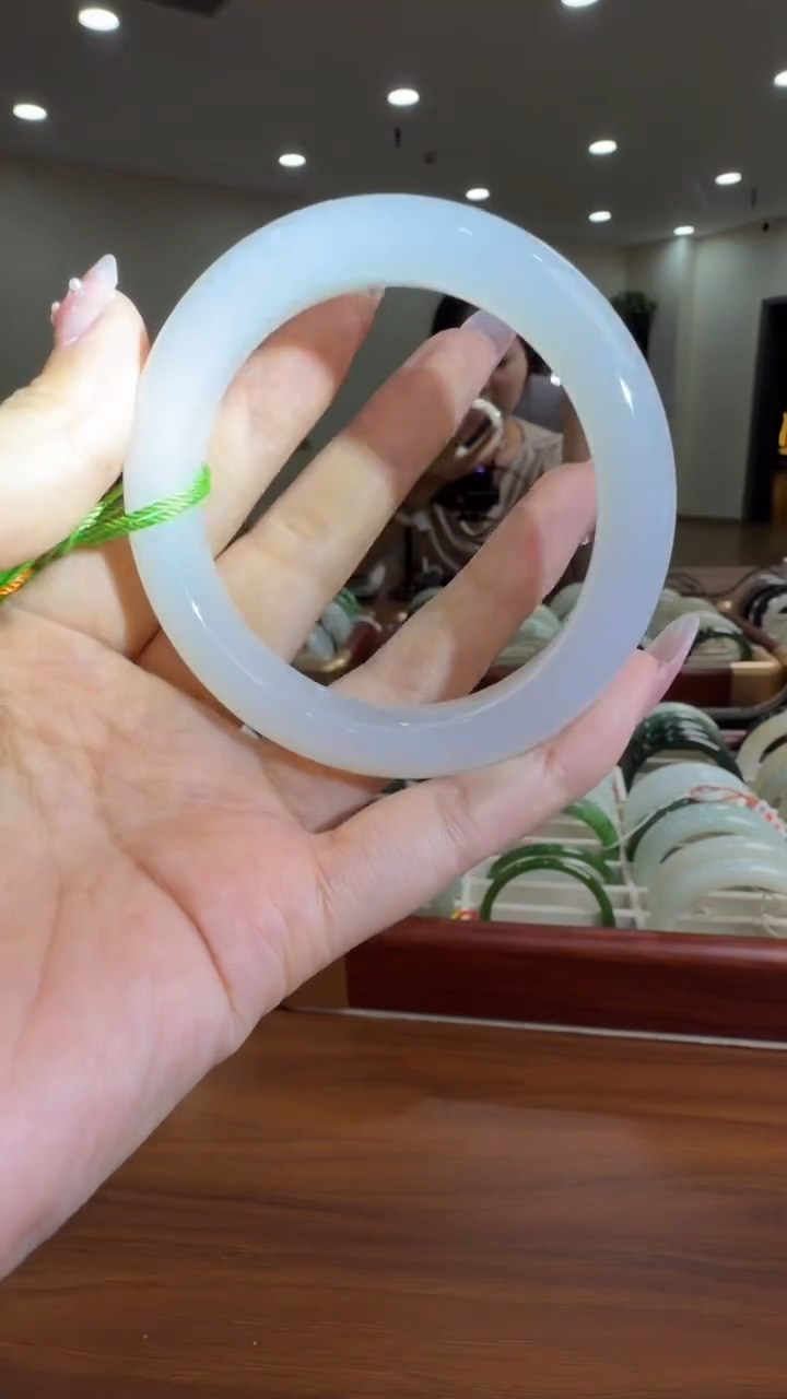 颈饰未镶嵌和田玉手镯60