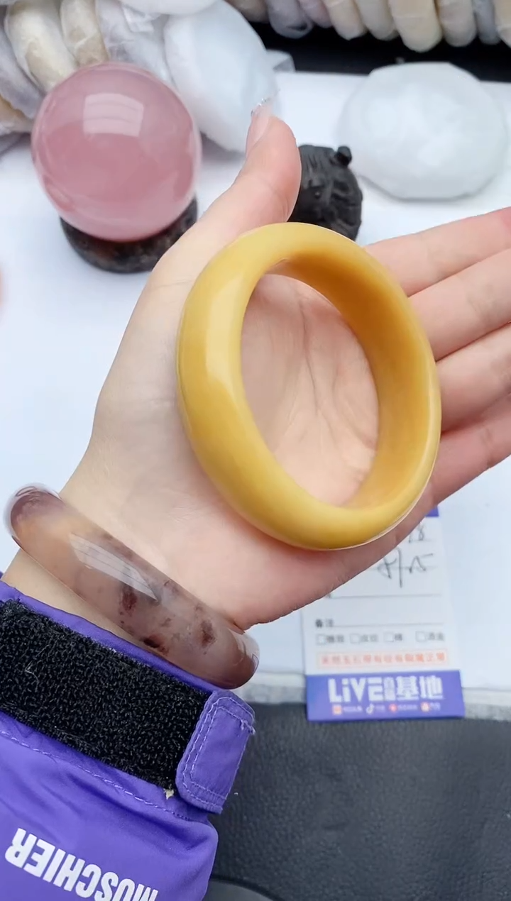 【闪购商品】石英质玉手镯未镶嵌178+57.5