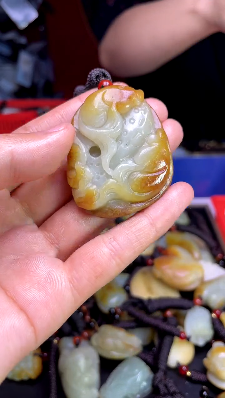 和田玉未镶嵌颈饰1