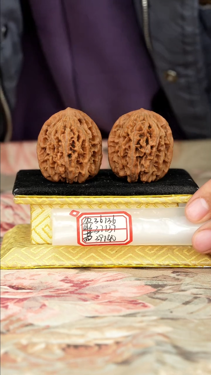 【闪购商品】文玩核桃把件龙纹将军榜