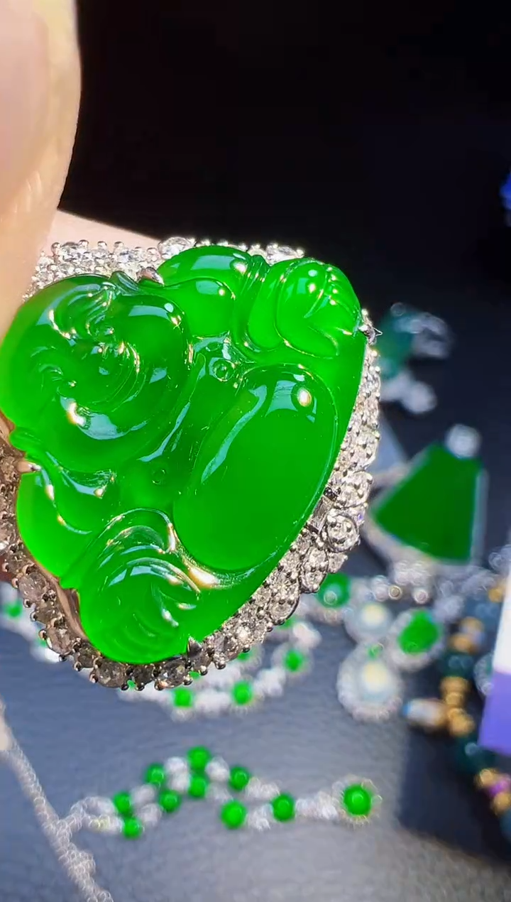 翡翠18K金镶嵌颈饰橙*妈翡翠