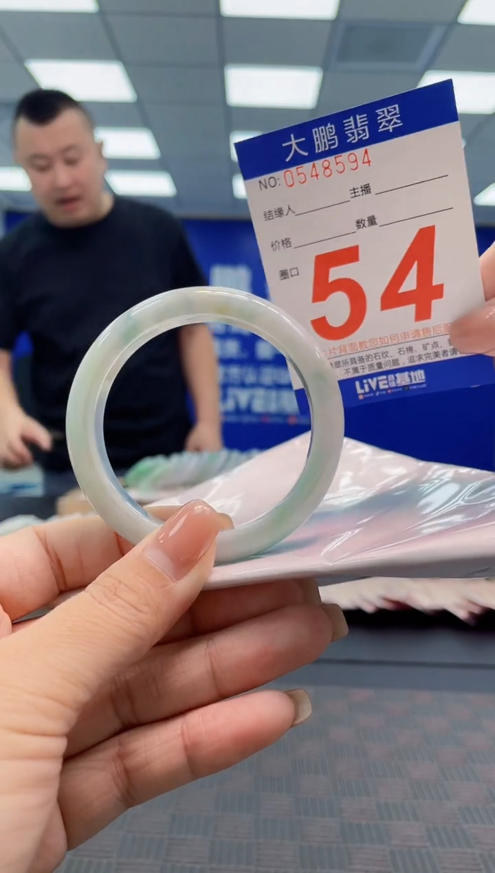 翡翠手镯未镶嵌 AAAAAAAA