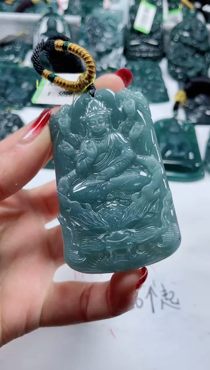 【闪购商品】翡翠颈饰未镶嵌              