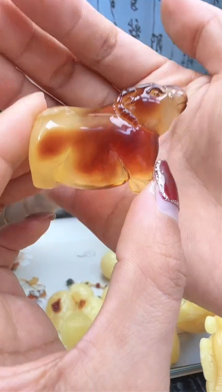 【闪购商品】琥珀裸石未镶嵌摆件