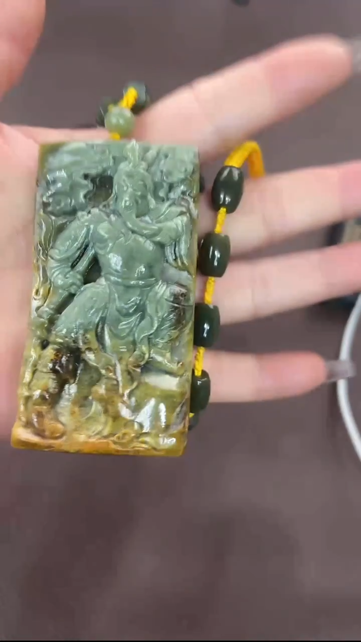 颈饰未镶嵌透闪石质玉吊坠