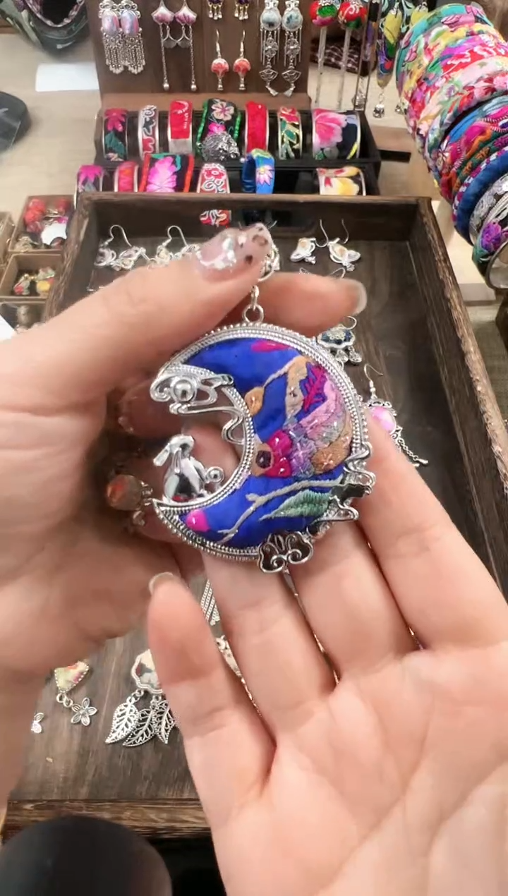 【闪购商品】织绣民族风老绣饰品193