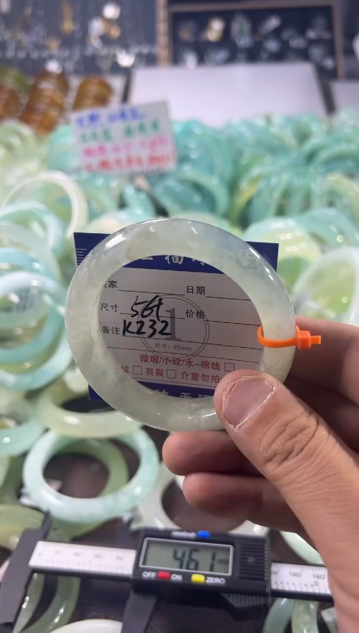 未镶嵌蛇纹石玉手镯1