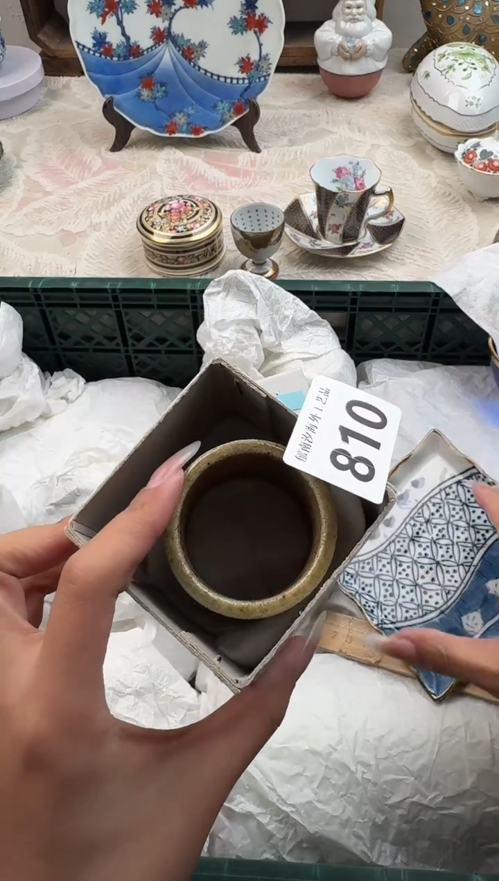 T****nF          810