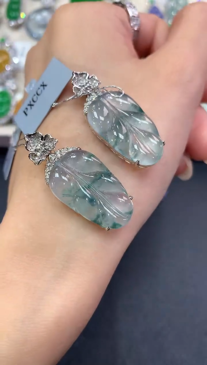 【闪购商品】翡翠吊坠(不含链)18K金镶嵌q32多样性一件发货