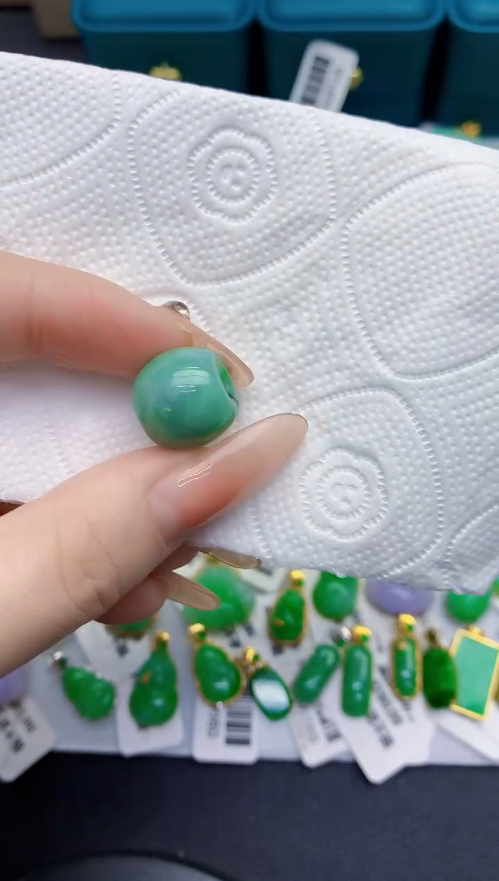 颈饰未镶嵌翡翠缅甸天然翡翠A货