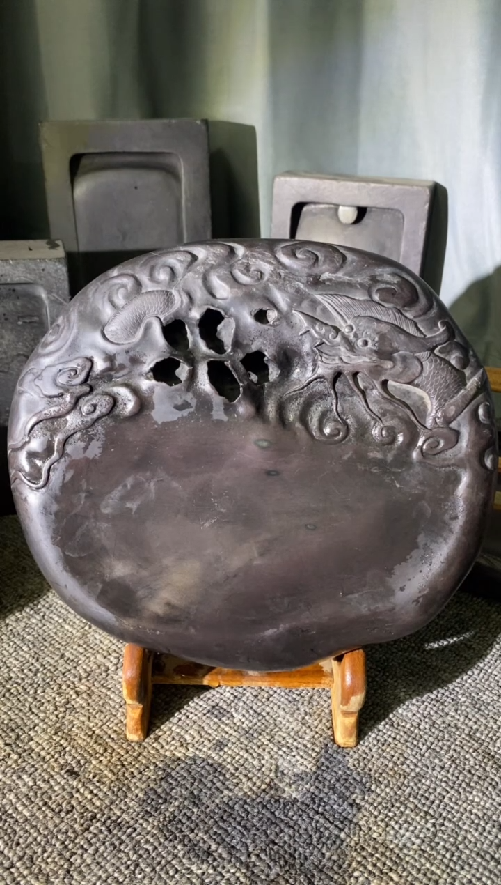 【闪购商品】清代石子云龙纹有眼端砚