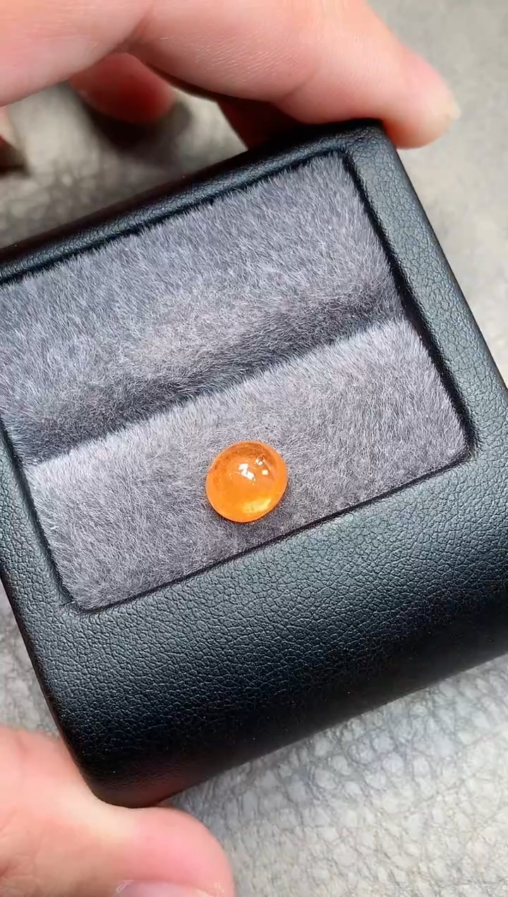 【闪购商品】石榴石（芬达石）裸石未镶嵌4.61ct 一号色 蛋面 EX