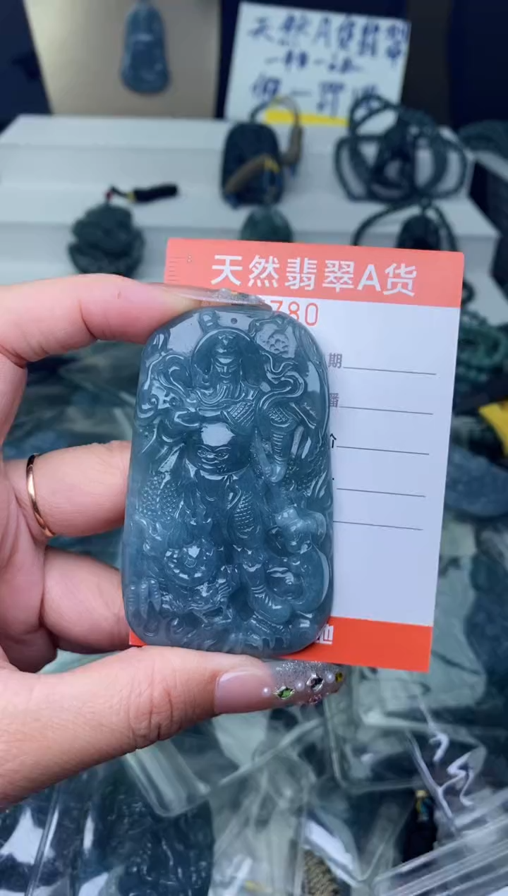 【闪购商品】翡翠颈饰未镶嵌··············