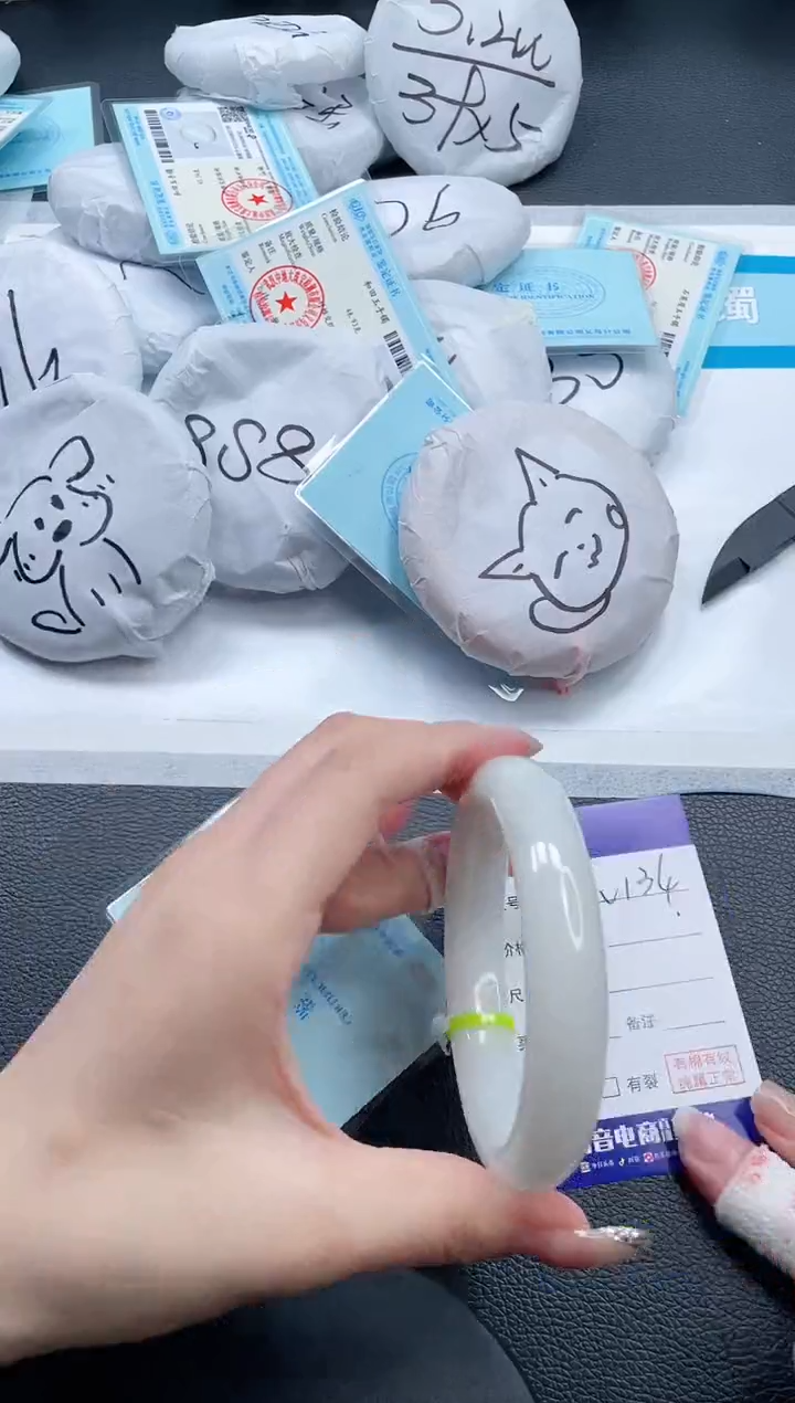 和田玉手镯未镶嵌9V134-63