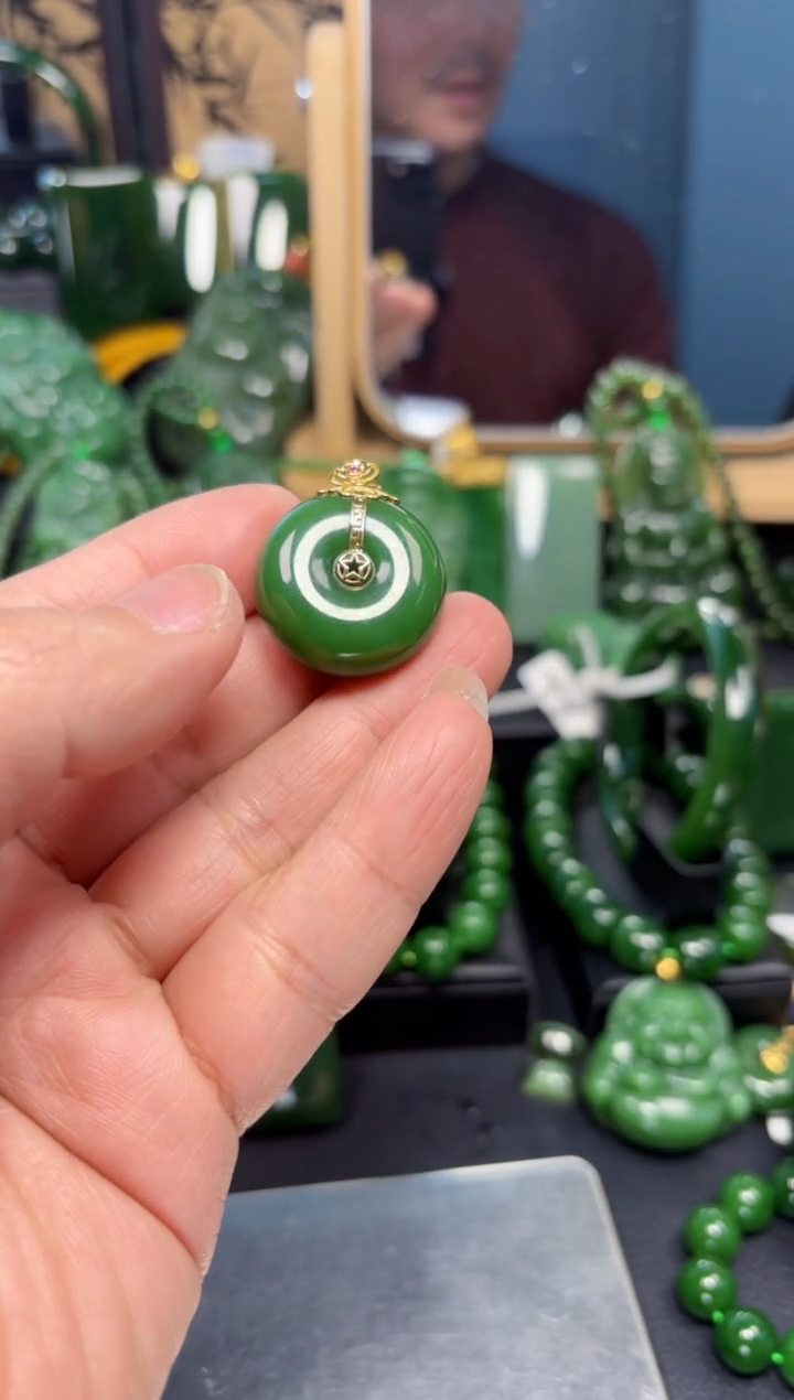 【闪购商品】和田玉（碧玉）吊坠(赠链)18K金镶嵌1