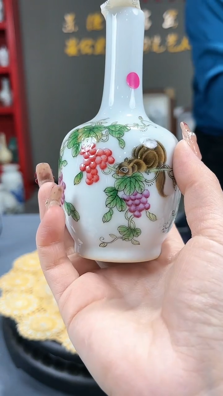 【闪购商品】官窑瓷画院001官窑瓷画院松鼠赏瓶