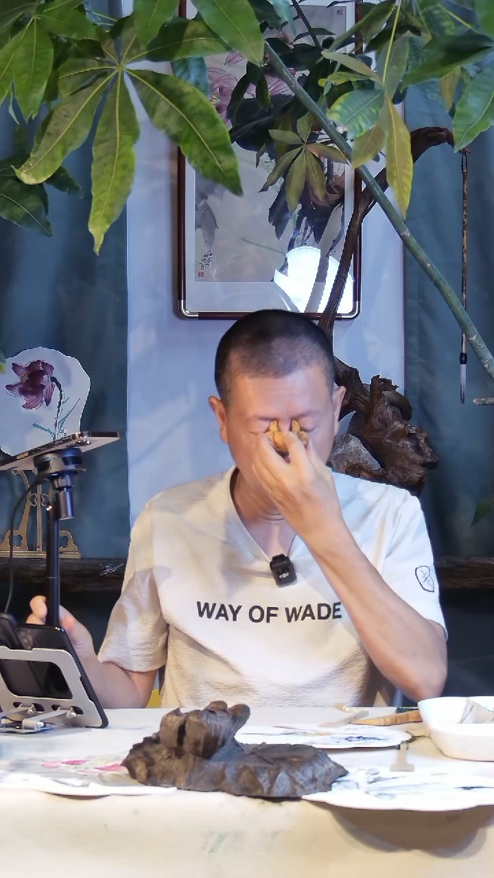 砖雕文创崖柏螃蟹按摩器