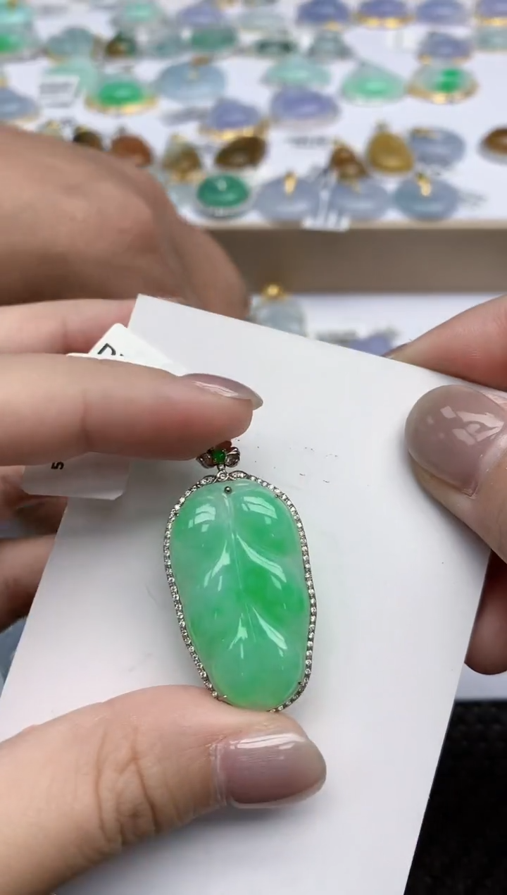 【闪购商品】翡翠颈饰18K金镶嵌天然翡翠A货