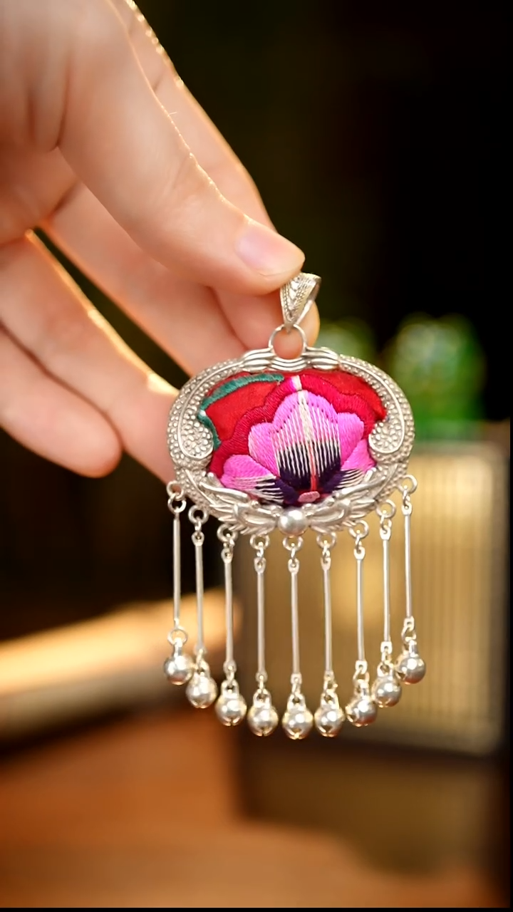 刺绣私人定制苗族手工W987