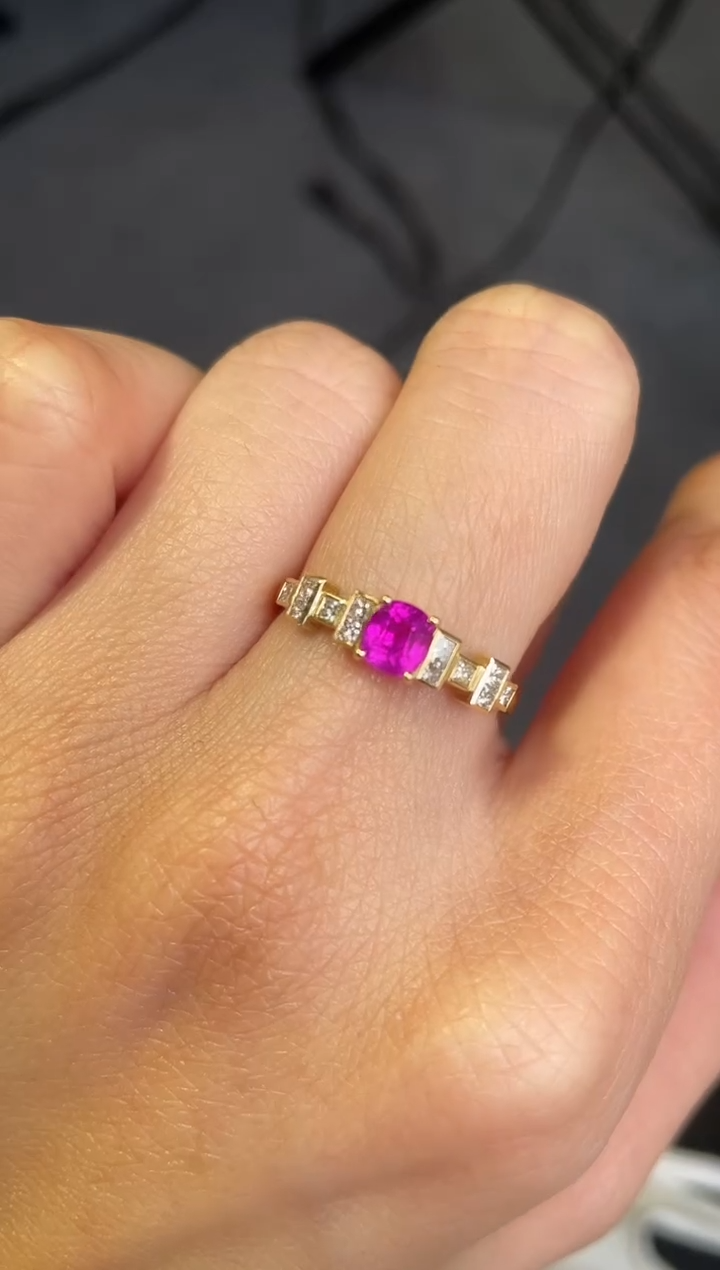 【闪购商品】彩色蓝宝石戒指18K金镶嵌无烧沫谷主石：0.67ct