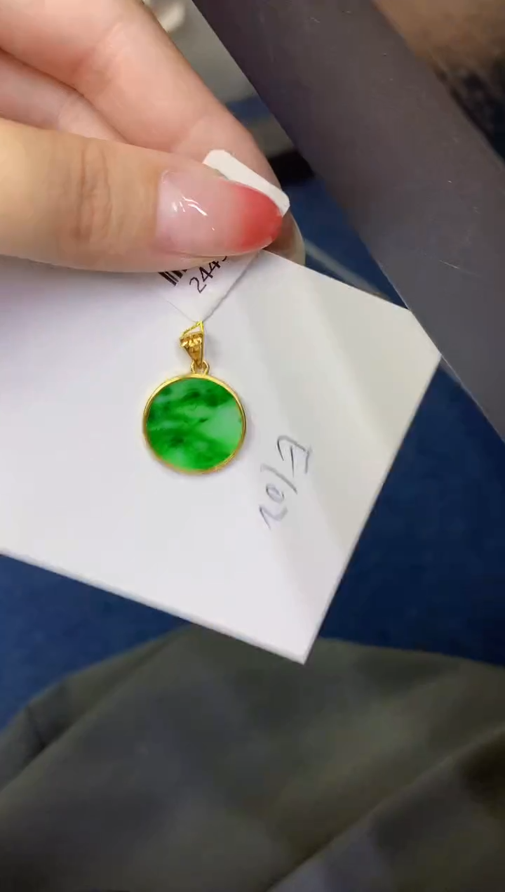 翡翠未镶嵌颈饰缅甸天然翡翠A货