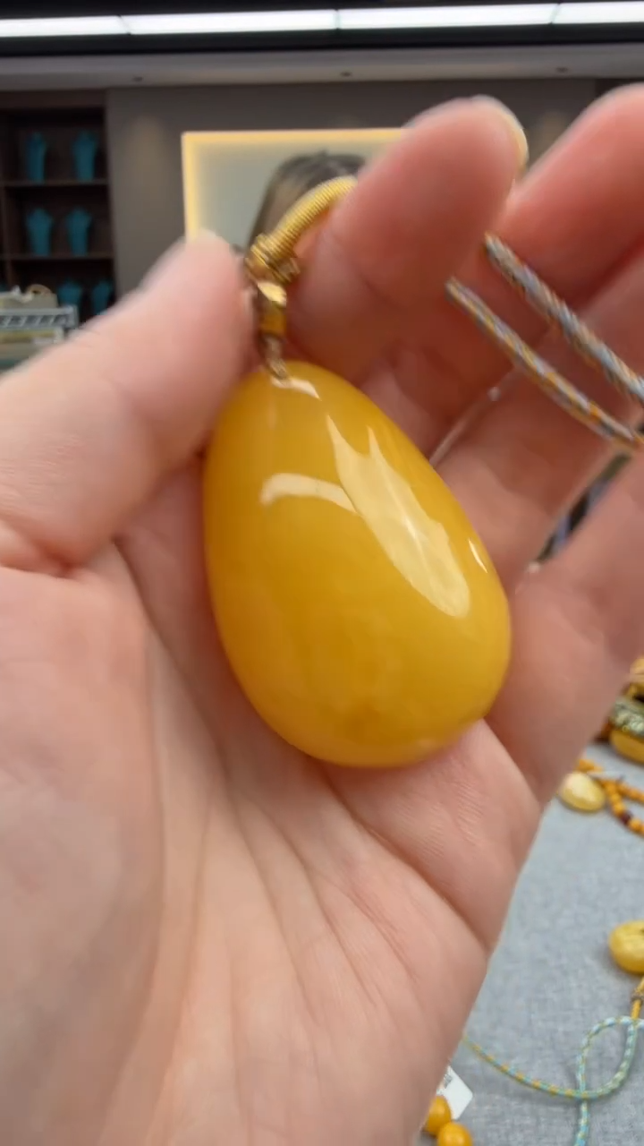 琥珀颈饰未镶嵌365秒拍号 假一罚三