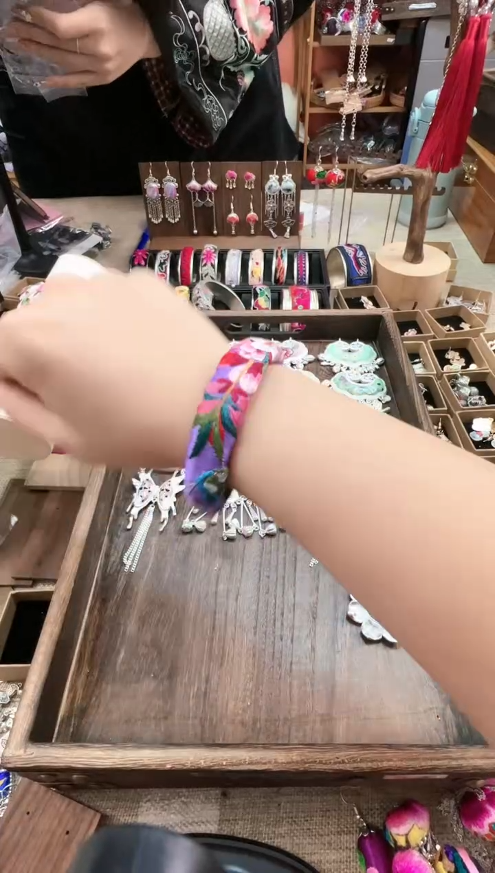 【闪购商品】织绣民族风老绣饰品081