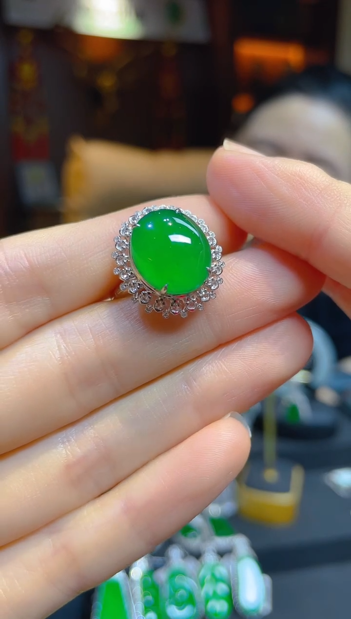 【闪购商品】翡翠戒指18K金镶嵌114851天然A货翡翠戒指