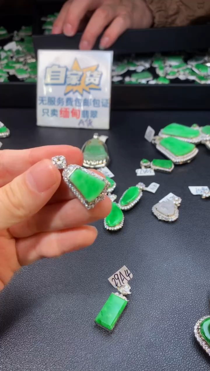 翡翠银S925镶嵌颈饰翡翠1